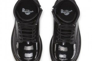 dr__martens_pour_bonpoint_en_cuir_vernis_noir__disponibles_du_24_au_34_____partir_de_108_euros__8168_north_545x